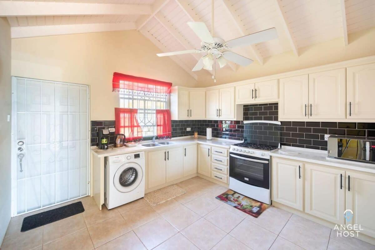 Beachy Cottage I Kitchen I Wi-Fi I Shaded Cabana I Parking Saint Philip Exterior photo